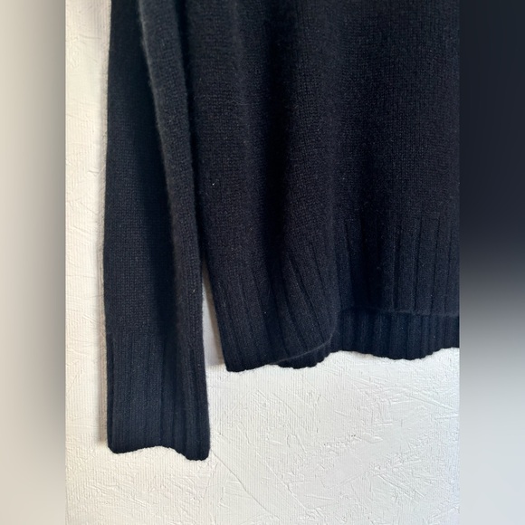 Banana Republic 100% Cashmere Classic Fit Black Crewneck Oversized Sweater - Picture 5 of 7